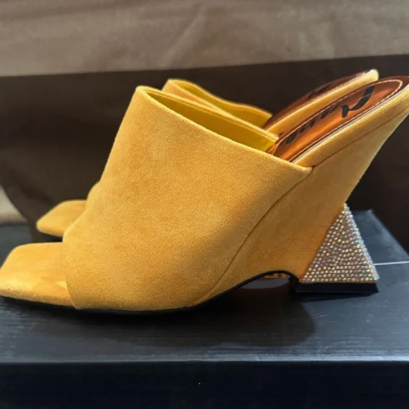 Cape Robbin Mustard Yellow Mules - Picture 2 of 5